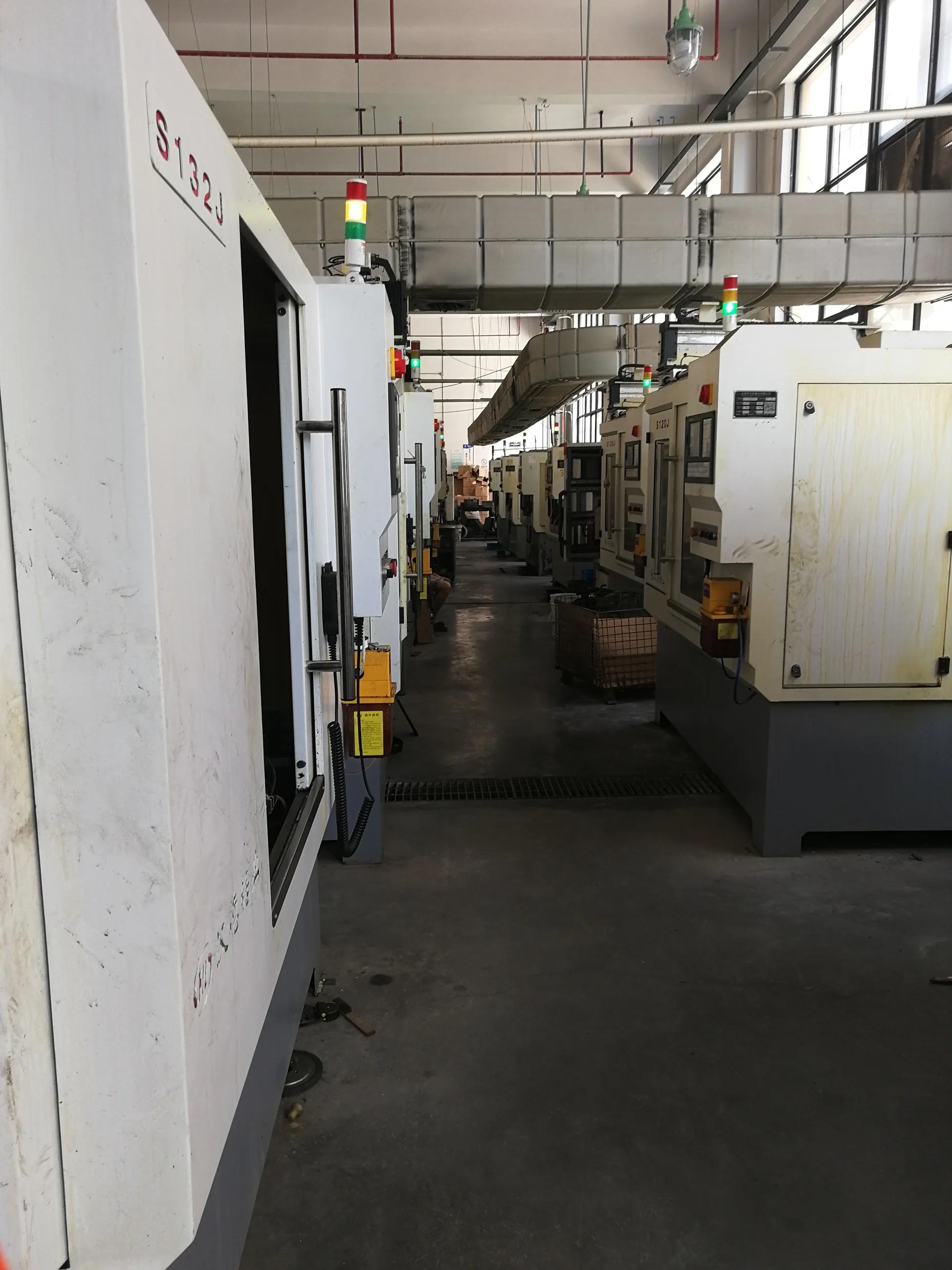 Saw blade grinding machinery at the Jinshan factory
